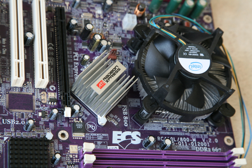 ECS Motherboard LGA775 w/ATI RADEON VGA + INTEL 2.66GHz DUAL PENTIUM